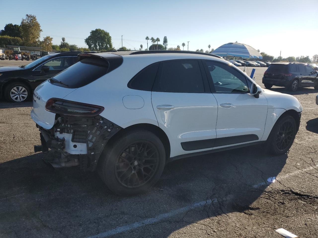 2016 PORSCHE Macan