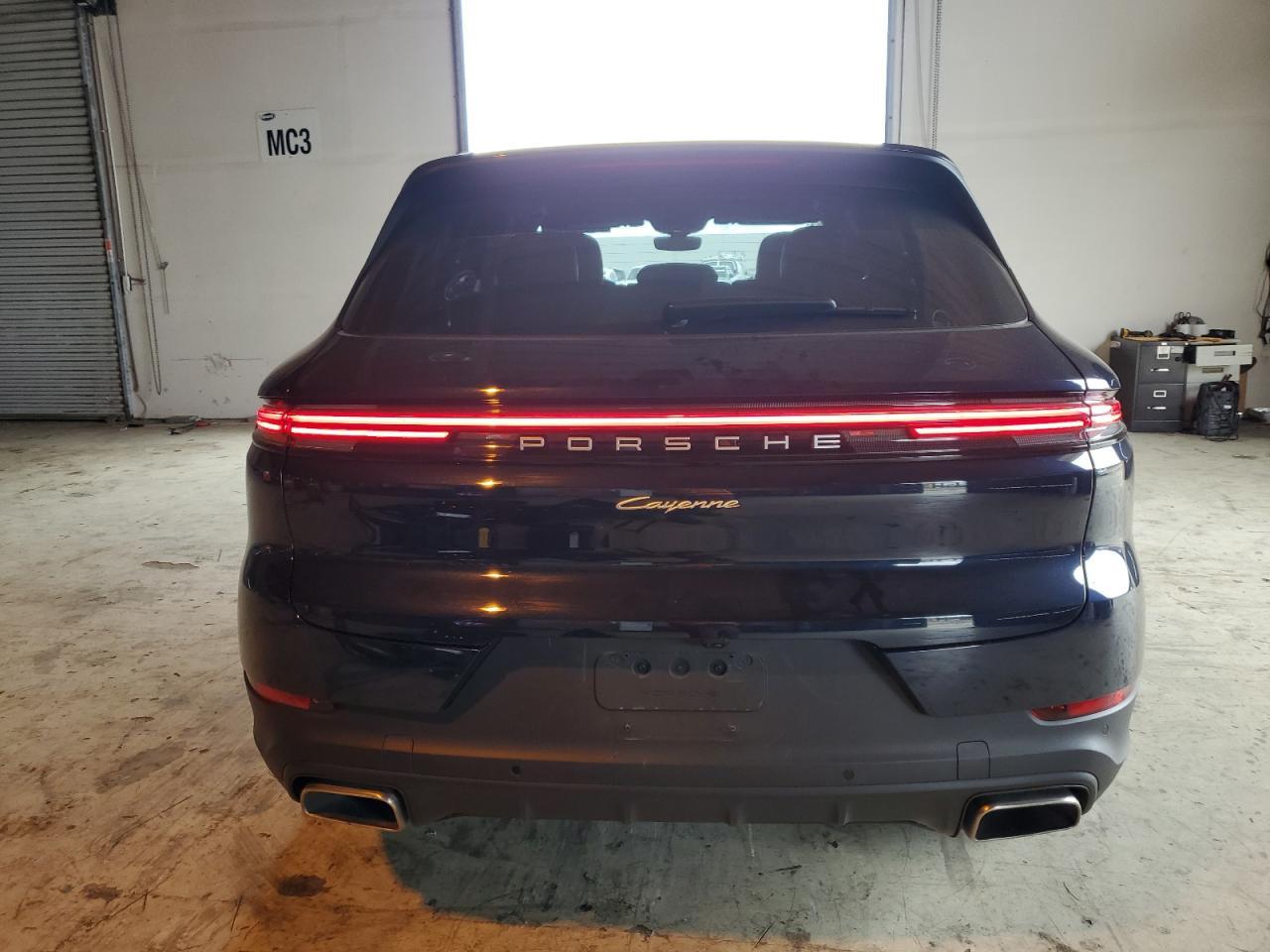 2024 PORSCHE CAYENNE