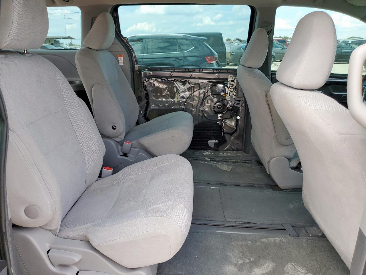 2017 TOYOTA SIENNA