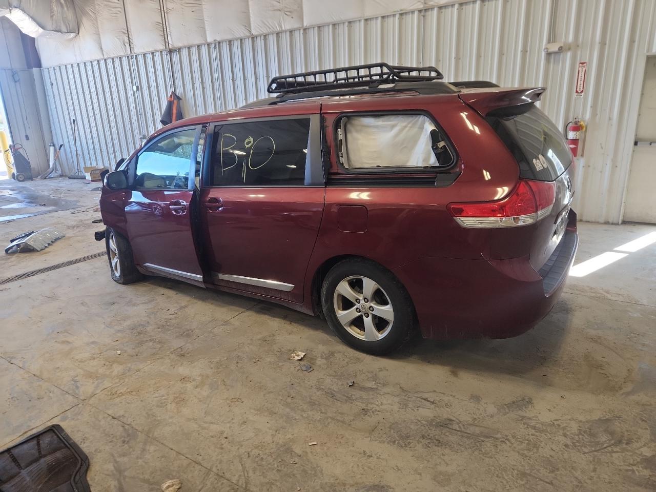 2012 TOYOTA SIENNA