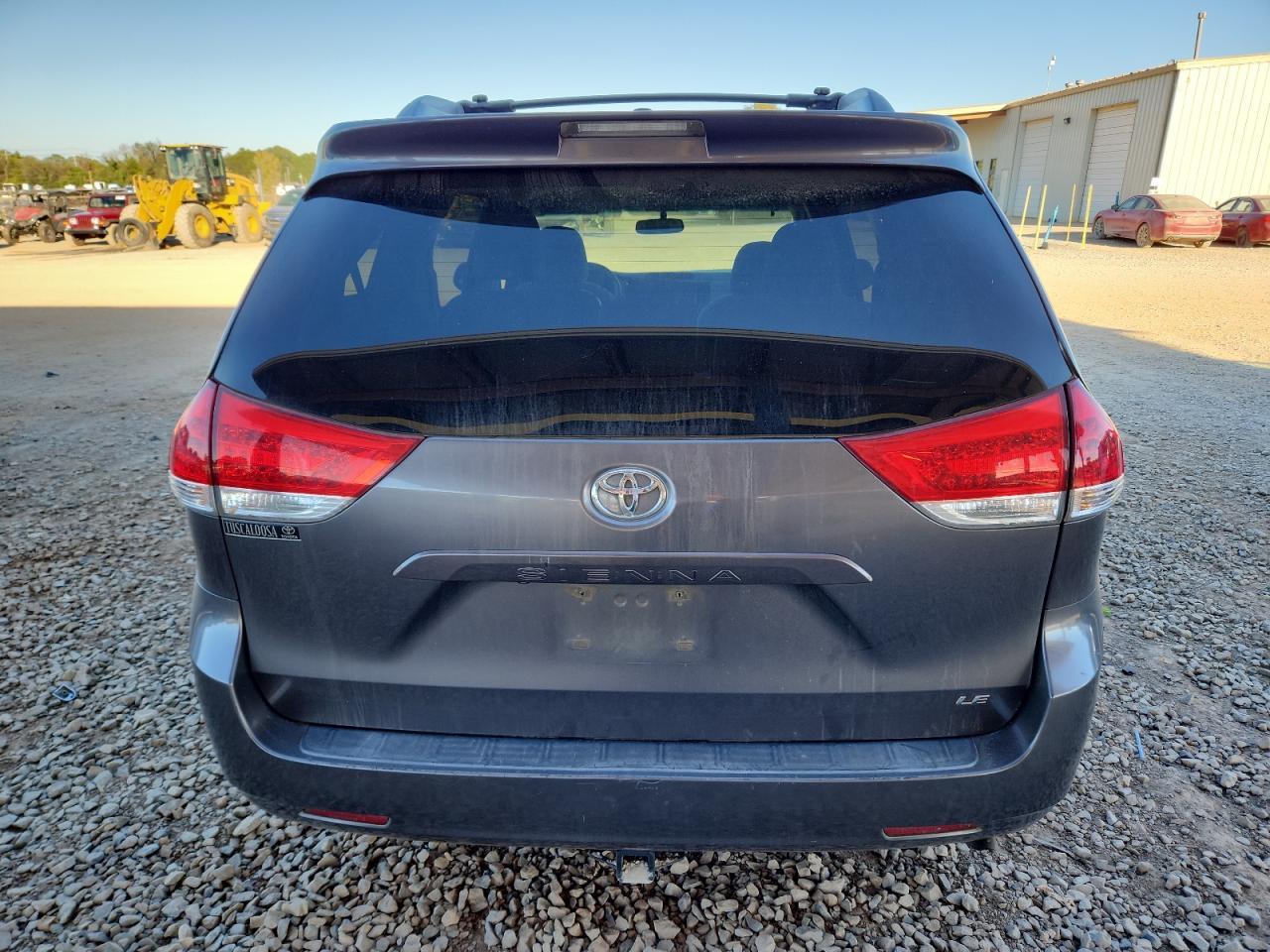 2011 TOYOTA SIENNA