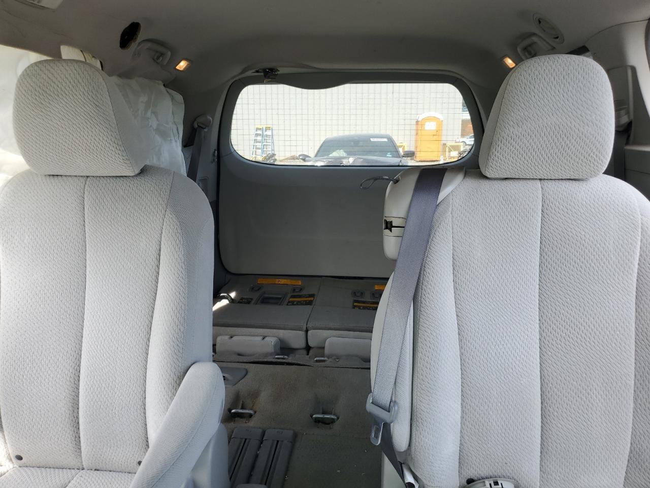 2011 TOYOTA SIENNA