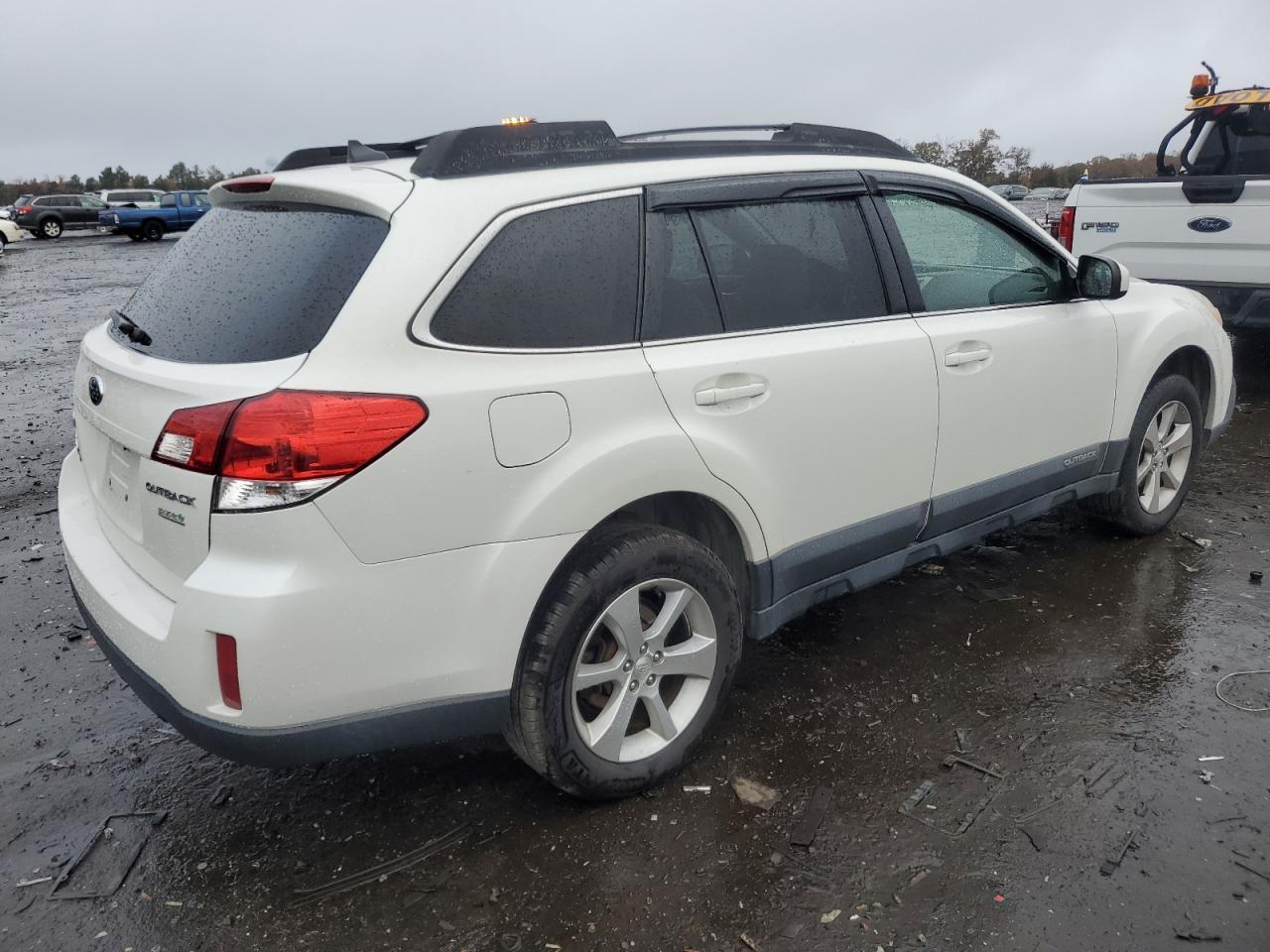 2013 SUBARU Outback
