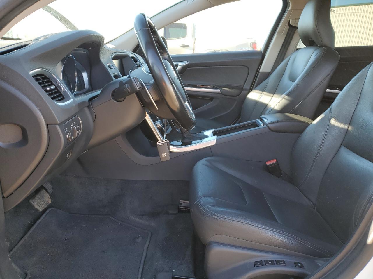 2018 VOLVO V60