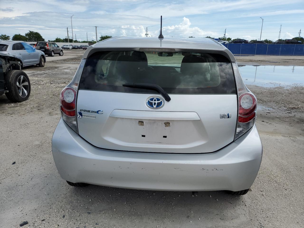 2014 TOYOTA Prius c