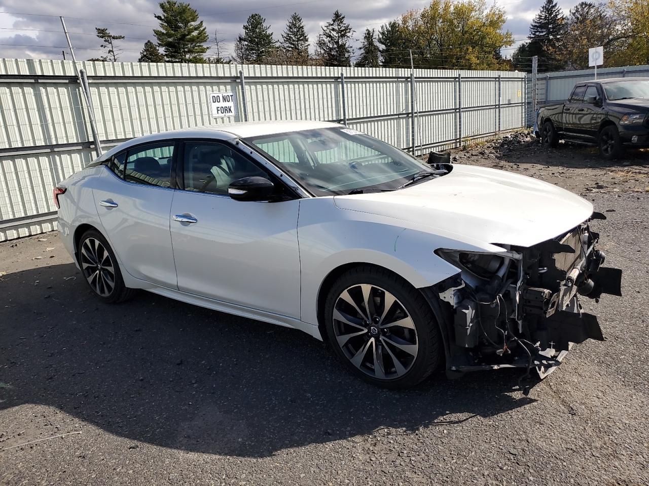 2016 NISSAN Maxima