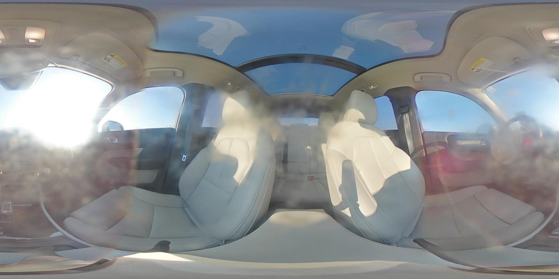 2024 VOLVO XC40