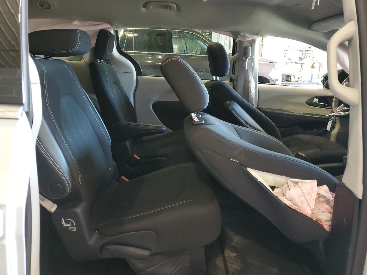 2022 CHRYSLER Voyager