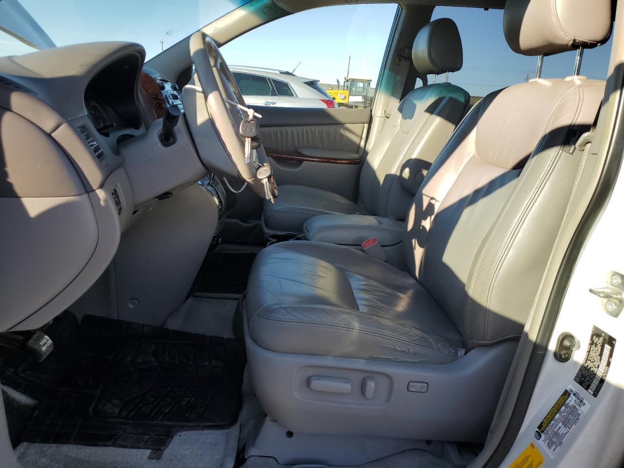 2005 TOYOTA SIENNA