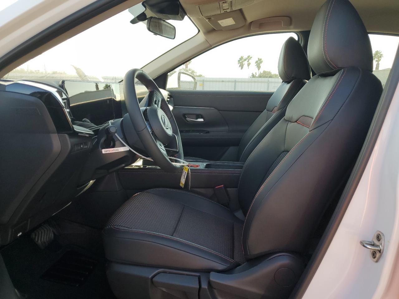 2025 NISSAN KICKS
