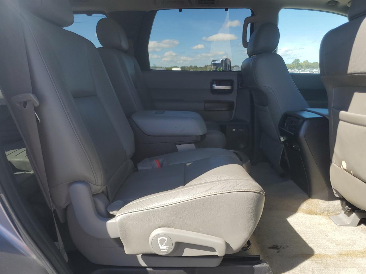 2010 TOYOTA Sequoia