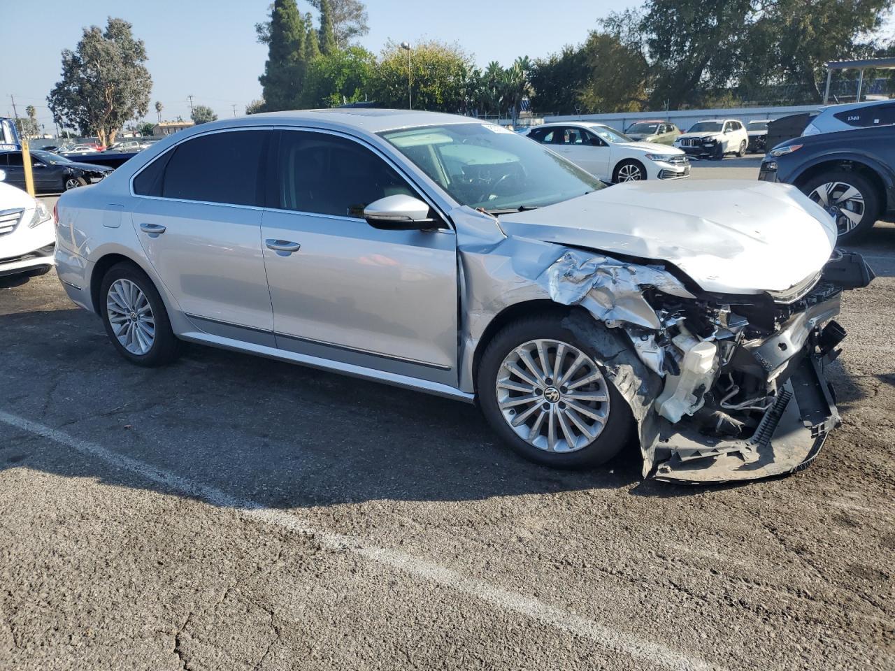2017 VOLKSWAGEN Passat