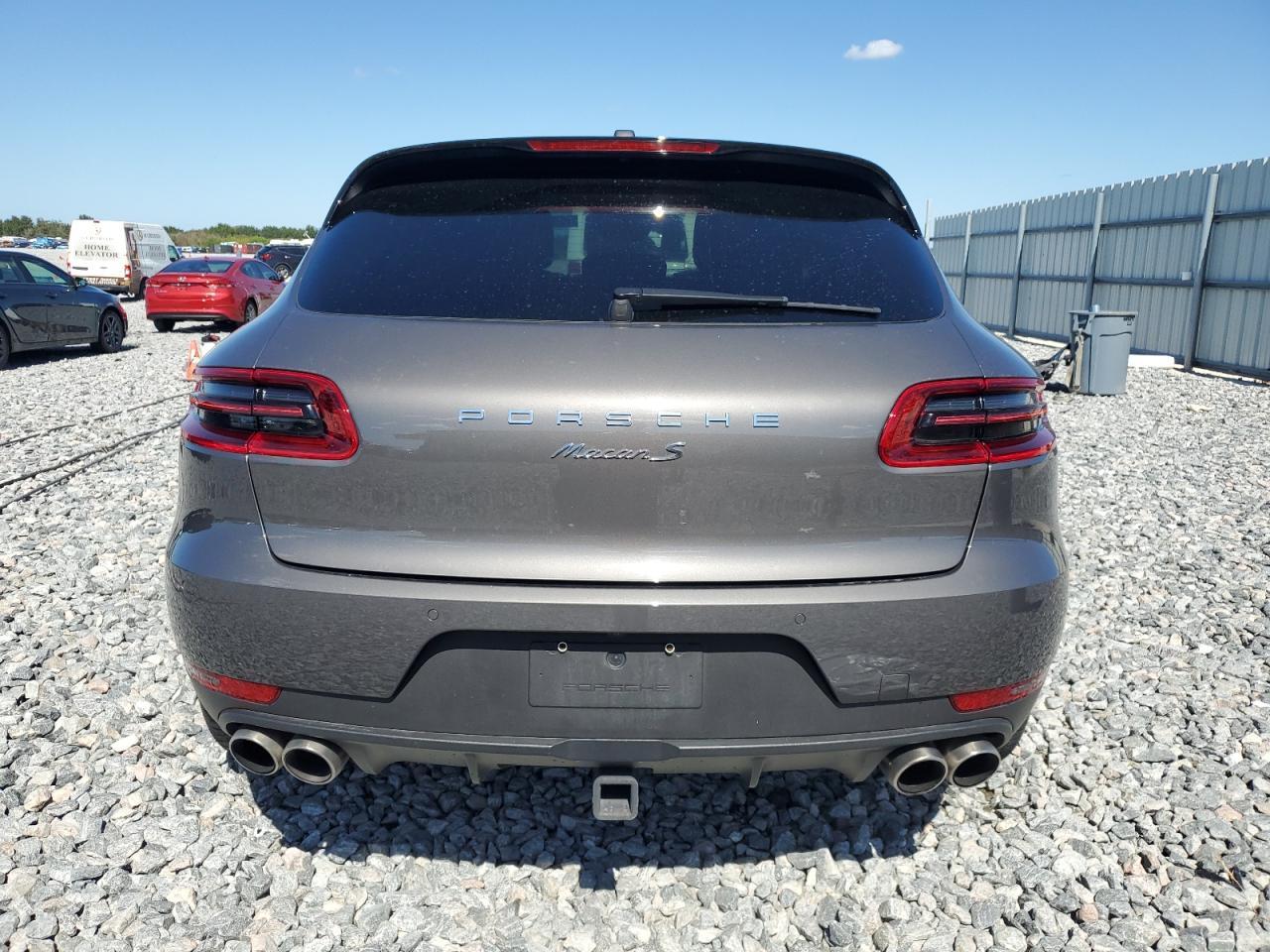 2016 PORSCHE Macan