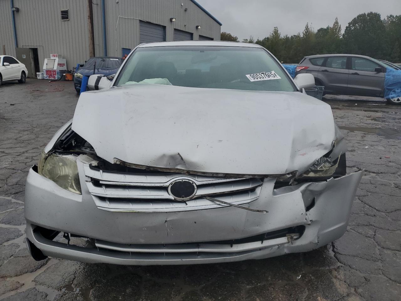 2005 TOYOTA Avalon