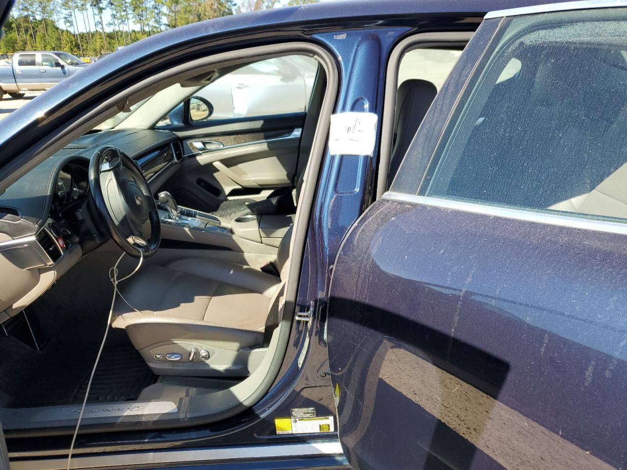 2011 PORSCHE Panamera