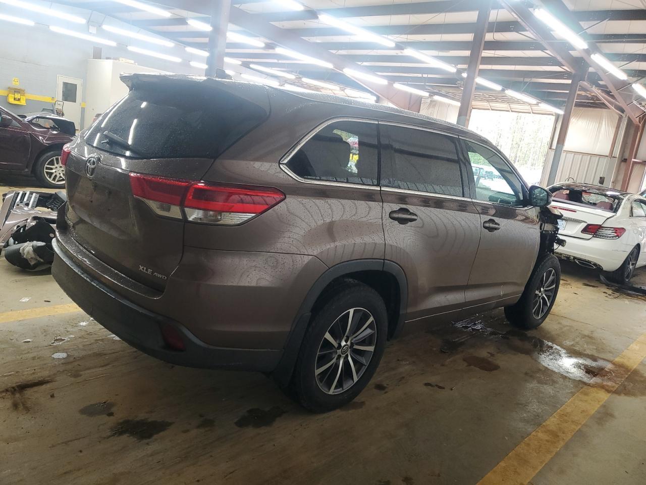 2017 TOYOTA HIGHLANDER
