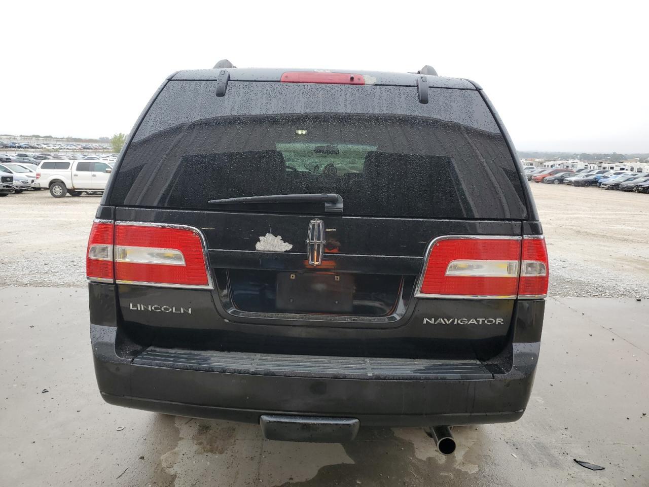 2011 LINCOLN Navigator