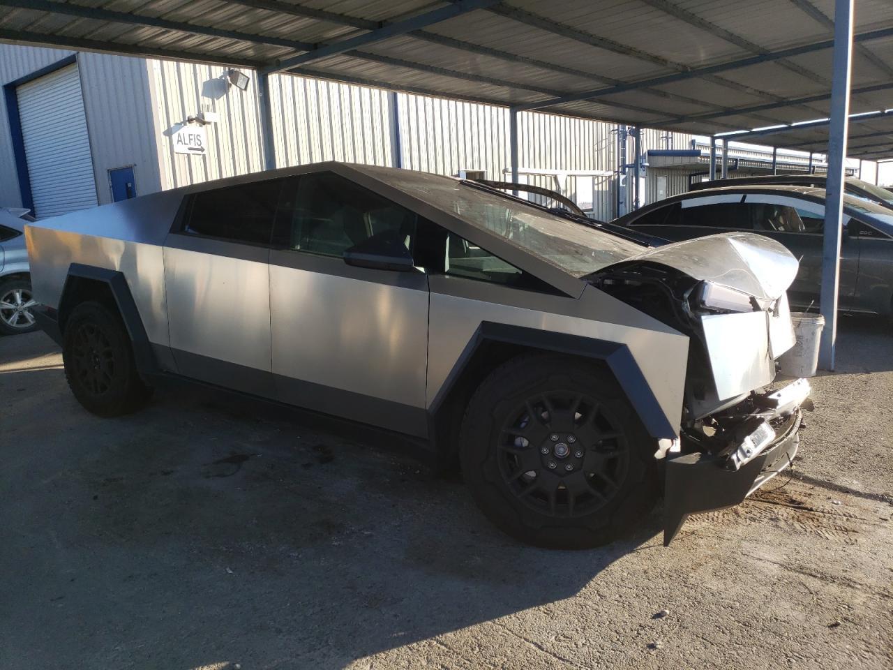 2024 TESLA Cybertruck