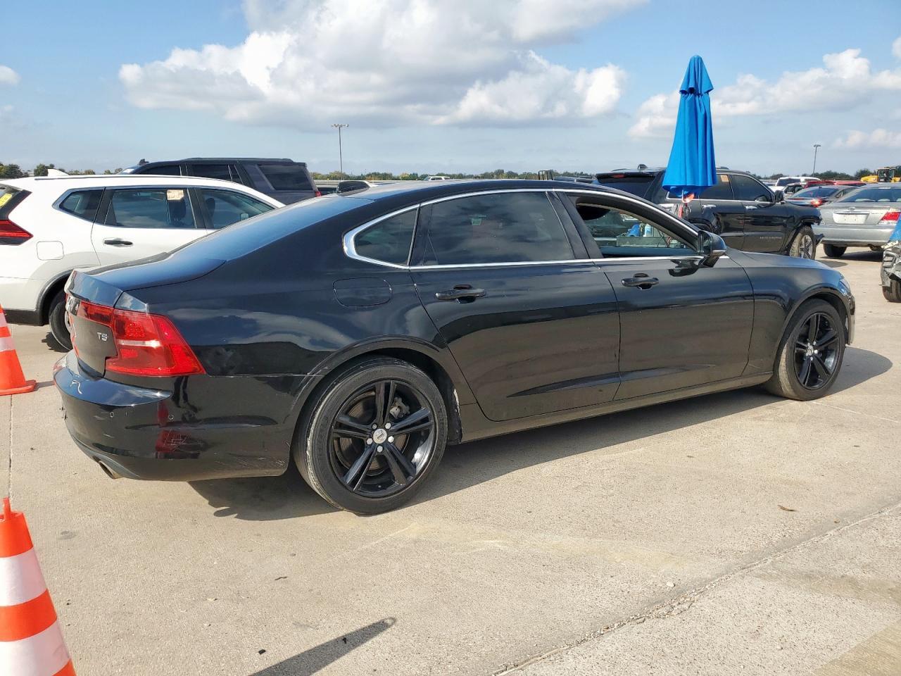 2018 VOLVO S90