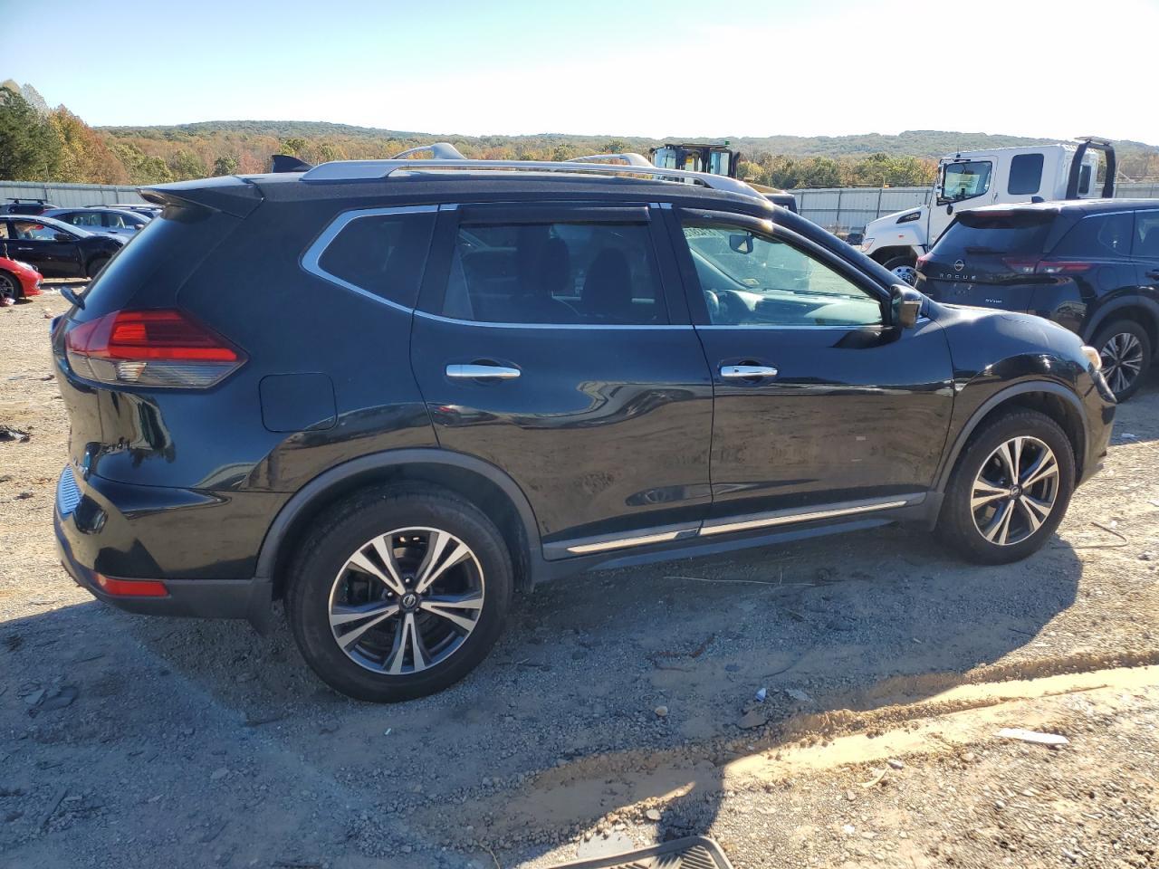 2017 NISSAN ROGUE
