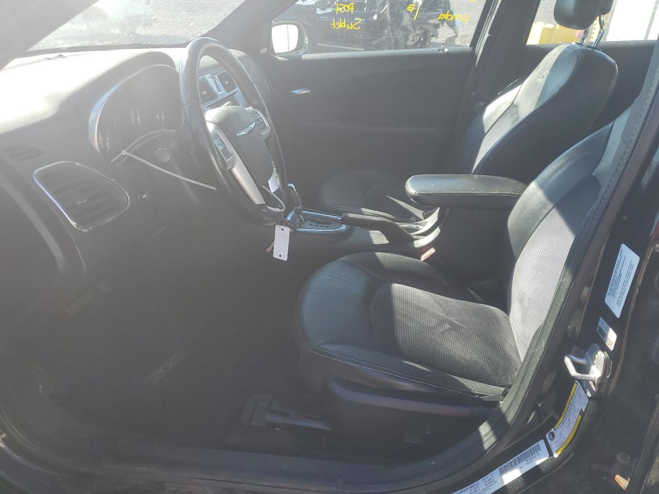 2011 CHRYSLER 200
