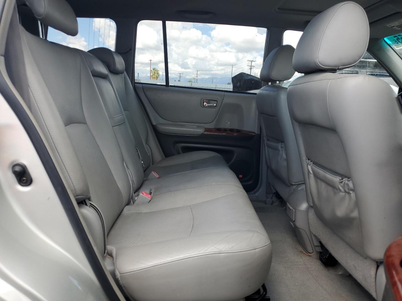 2004 TOYOTA HIGHLANDER
