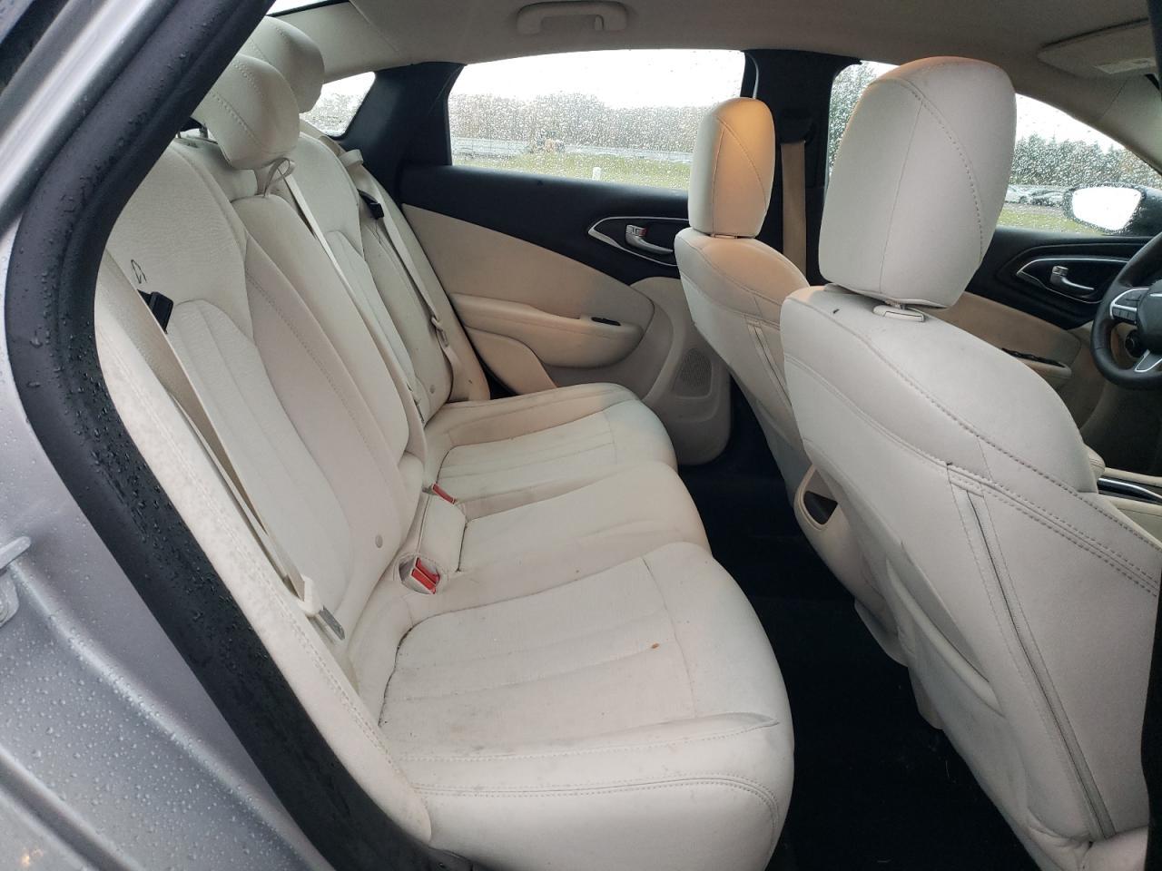 2016 CHRYSLER 200