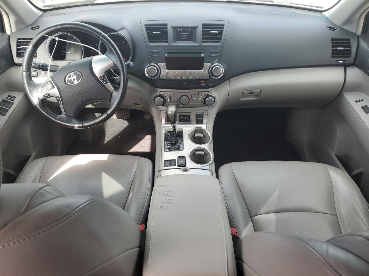 2011 TOYOTA HIGHLANDER