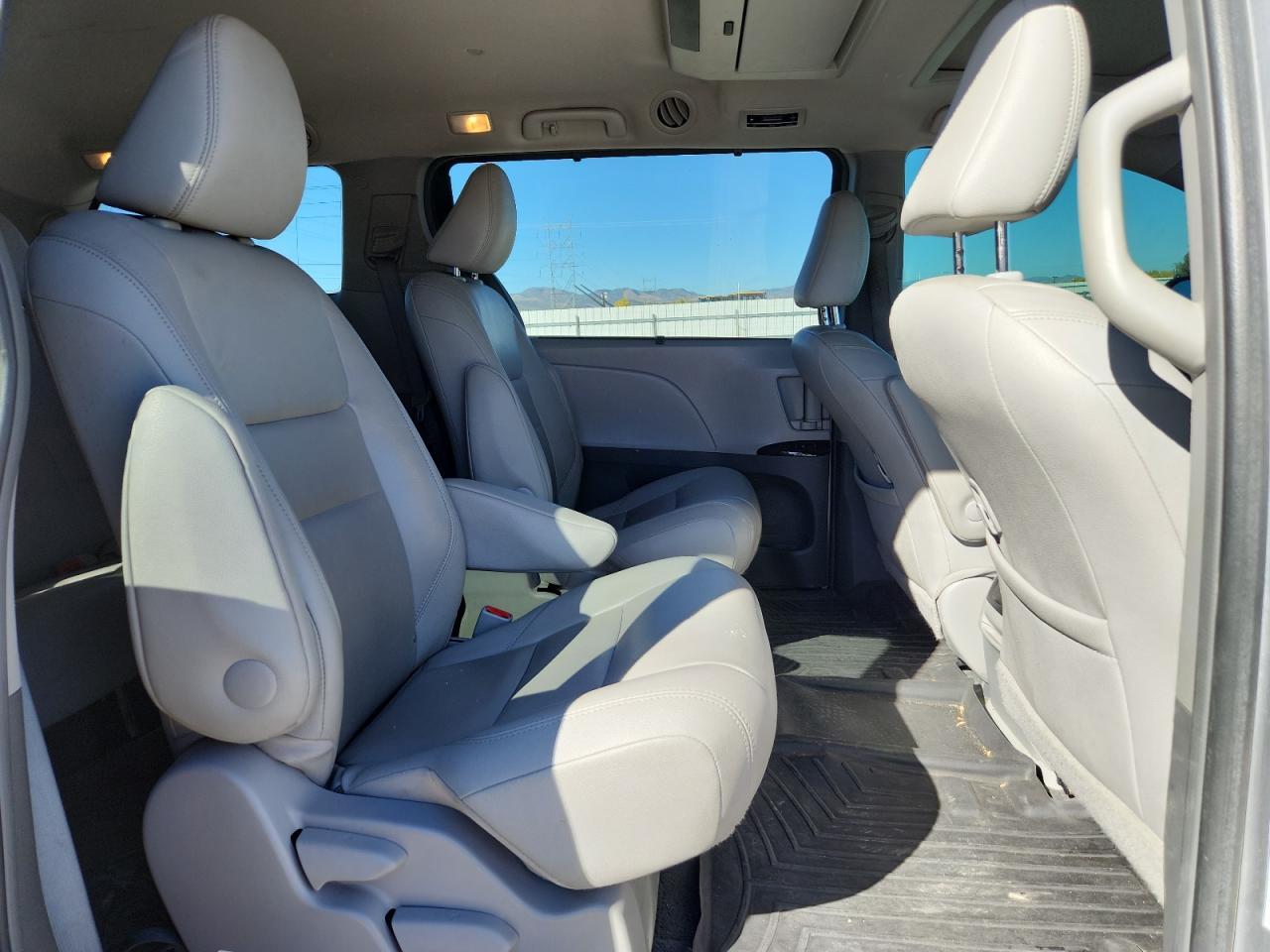 2015 TOYOTA SIENNA