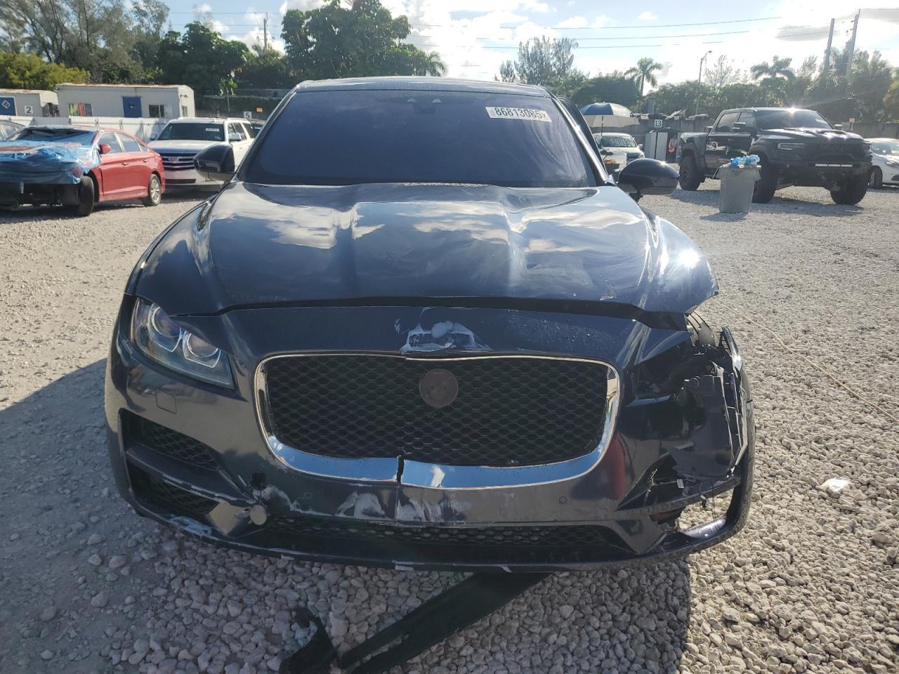 2018 JAGUAR F-Pace