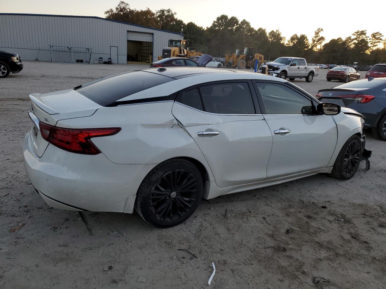 2017 NISSAN Maxima