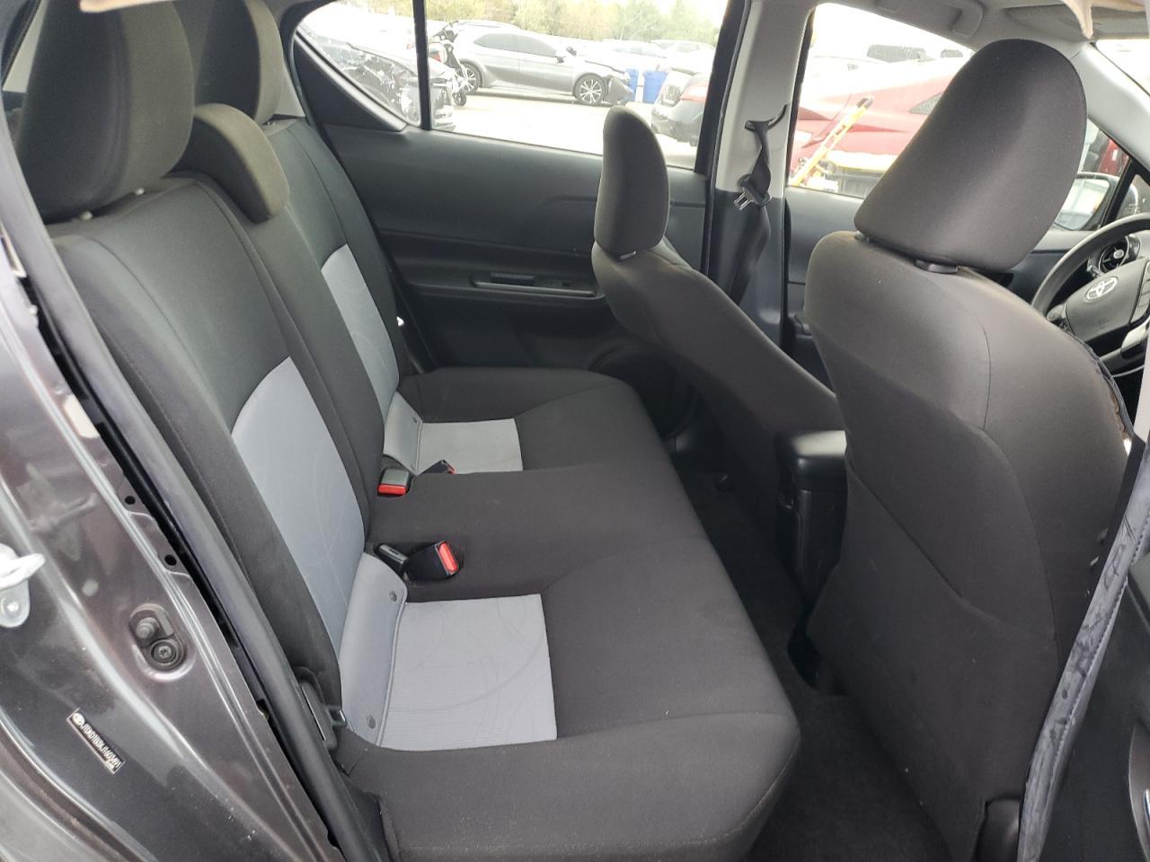 2018 TOYOTA Prius c