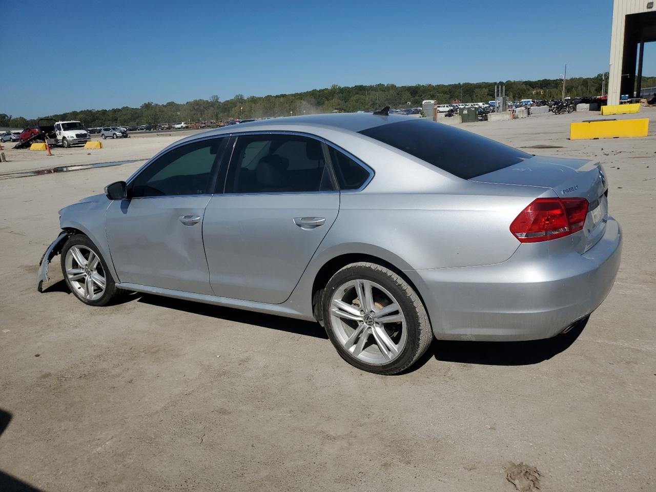 2014 VOLKSWAGEN Passat