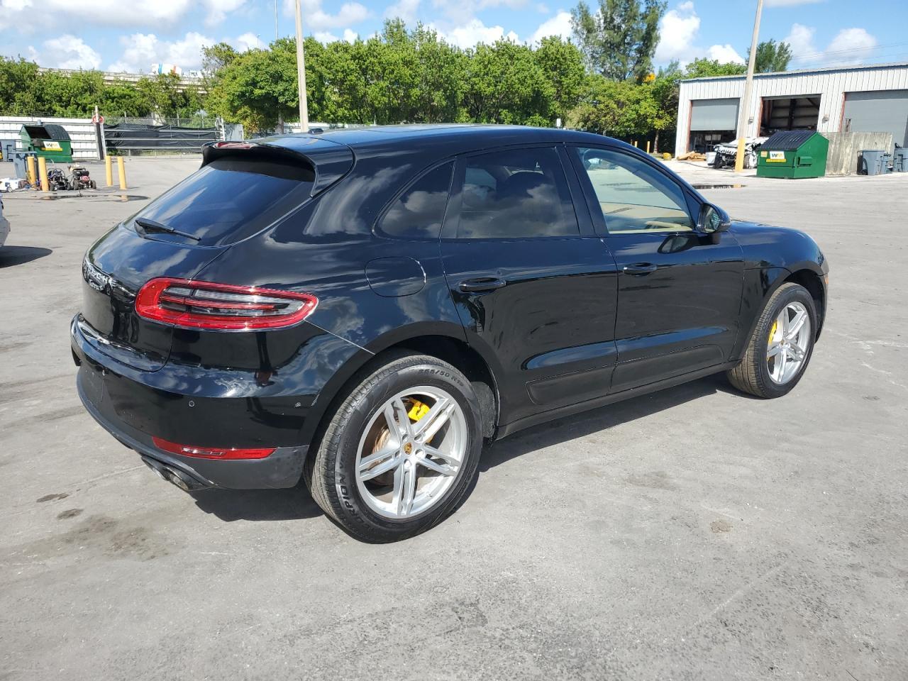 2016 PORSCHE Macan