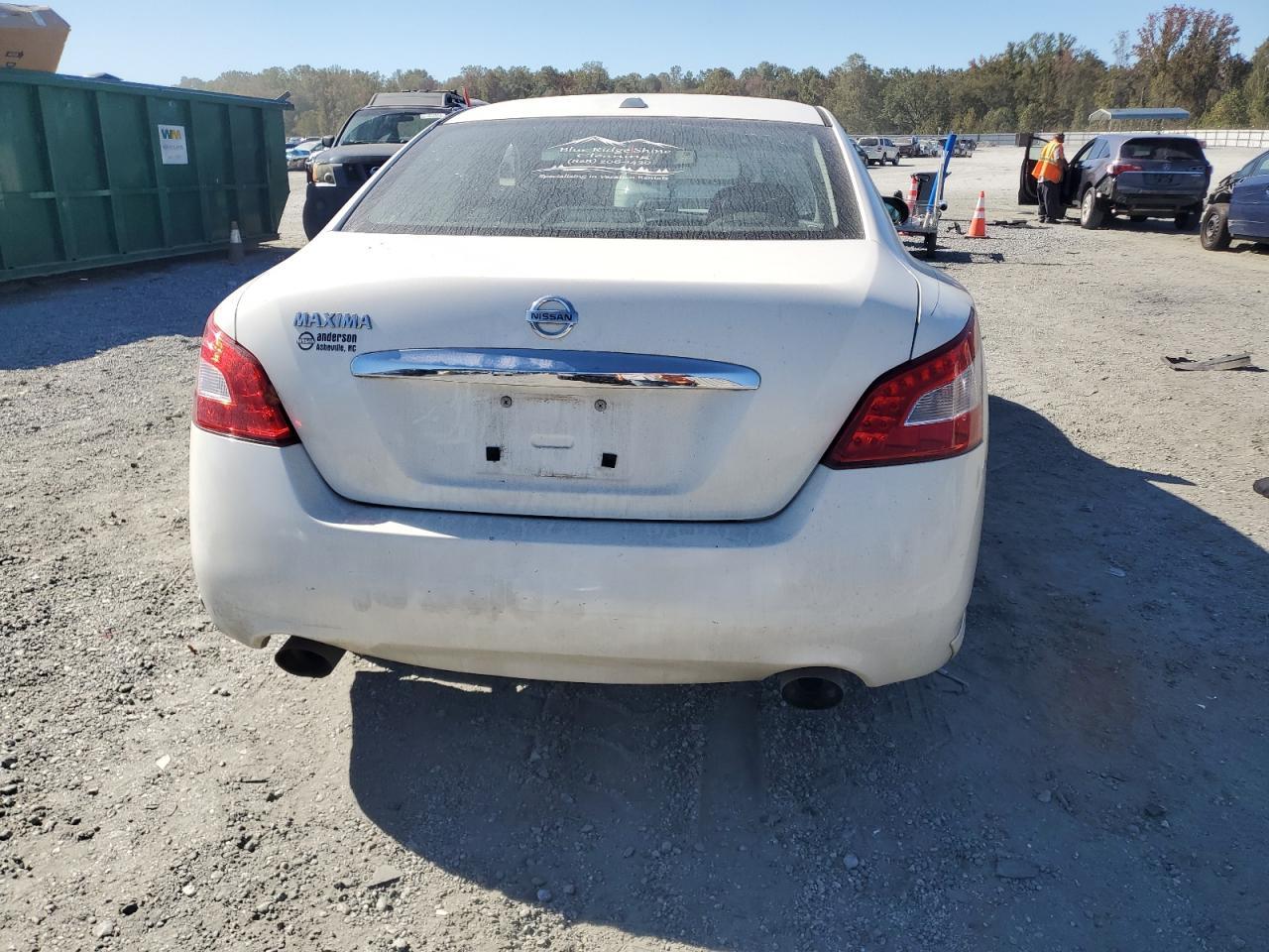 2010 NISSAN Maxima