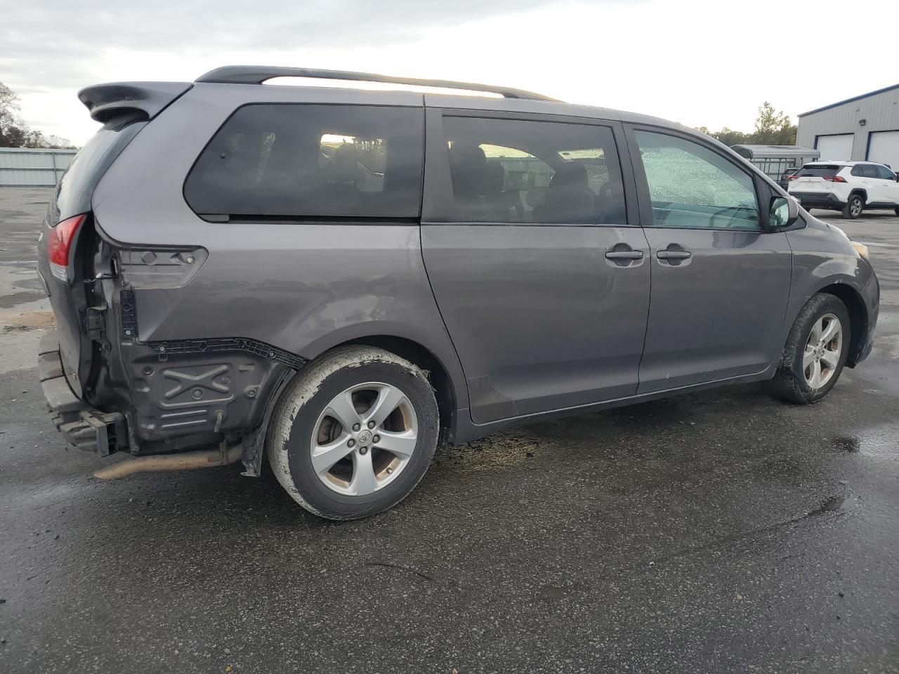 2014 TOYOTA SIENNA