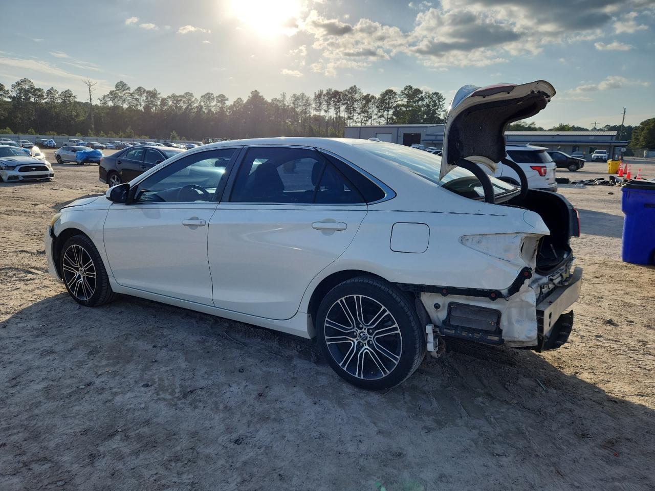 2016 TOYOTA CAMRY