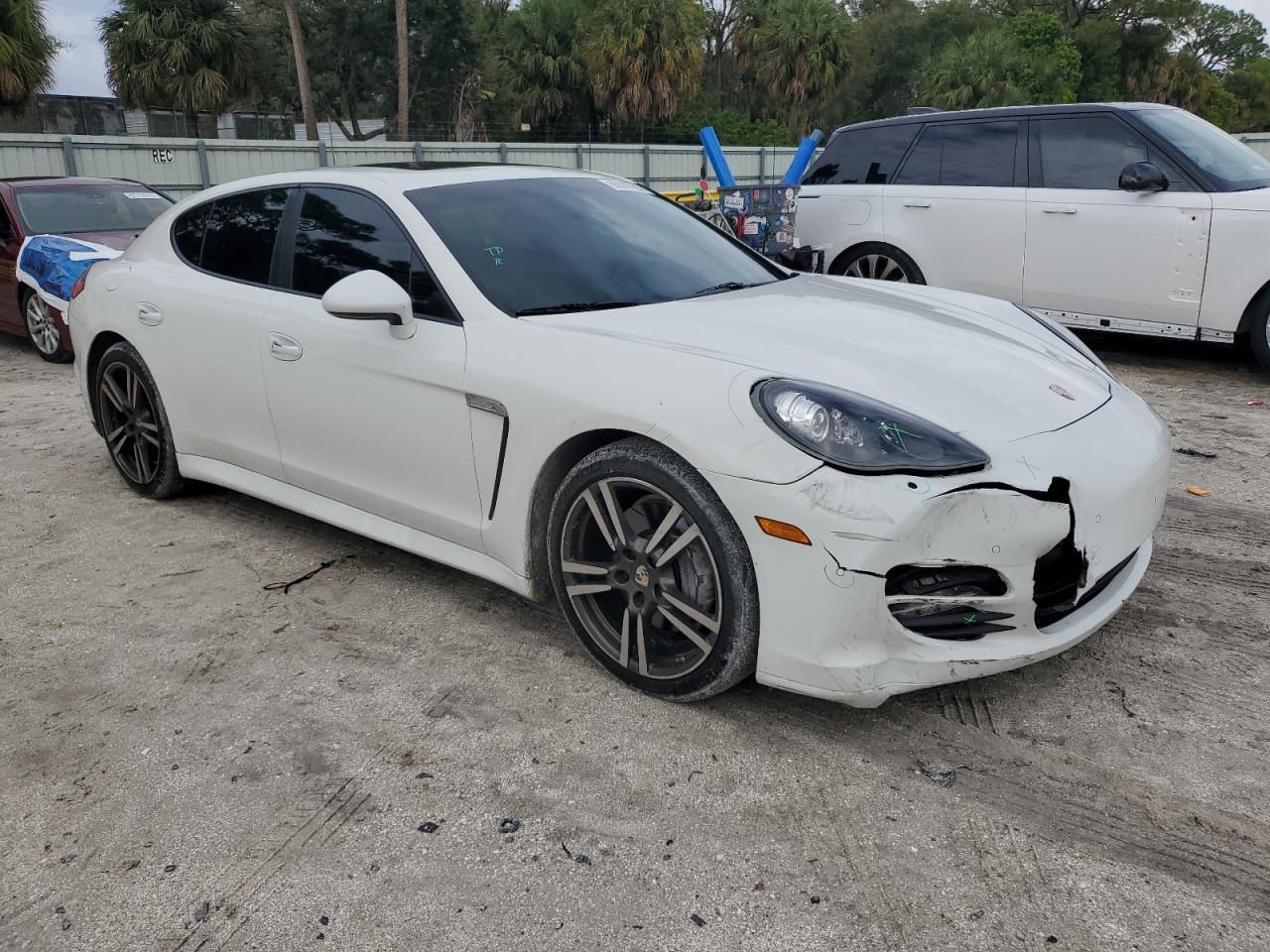 2013 PORSCHE Panamera