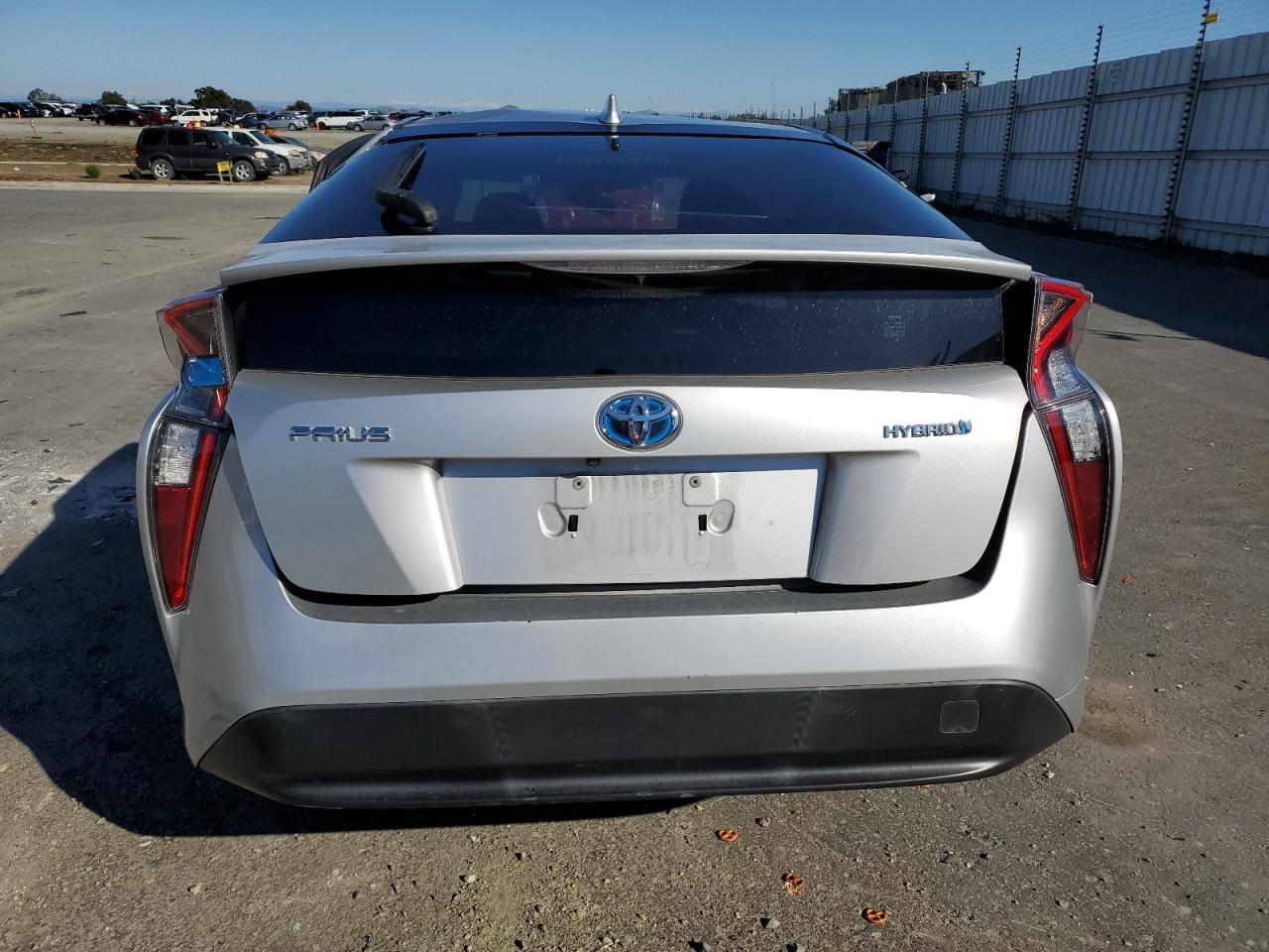 2016 TOYOTA PRIUS