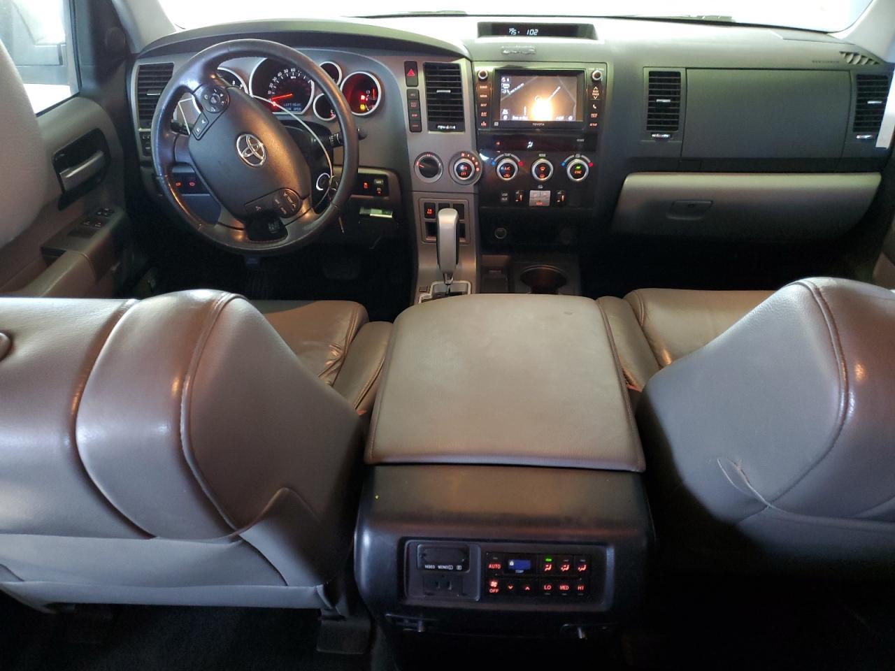 2013 TOYOTA Sequoia