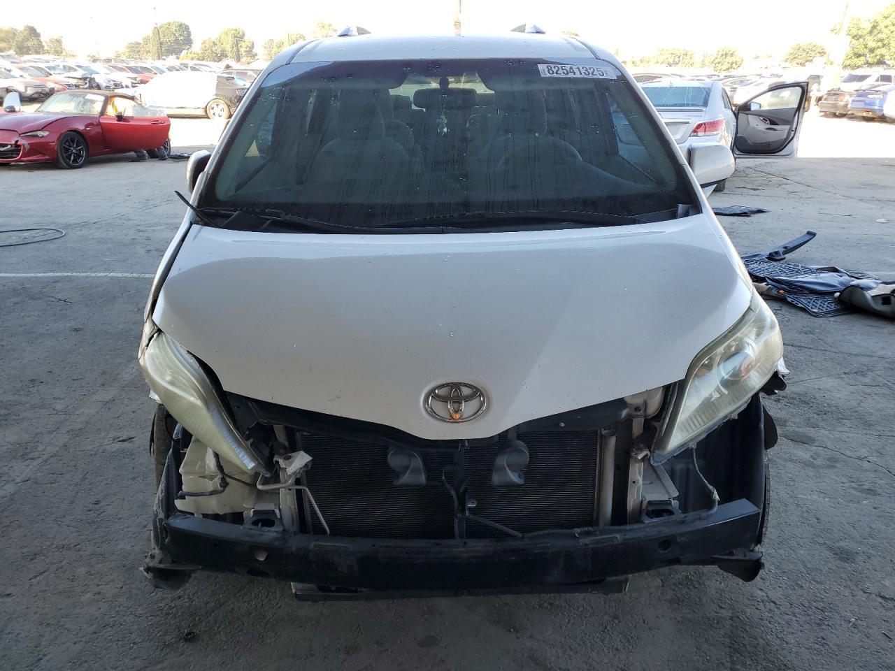 2014 TOYOTA SIENNA