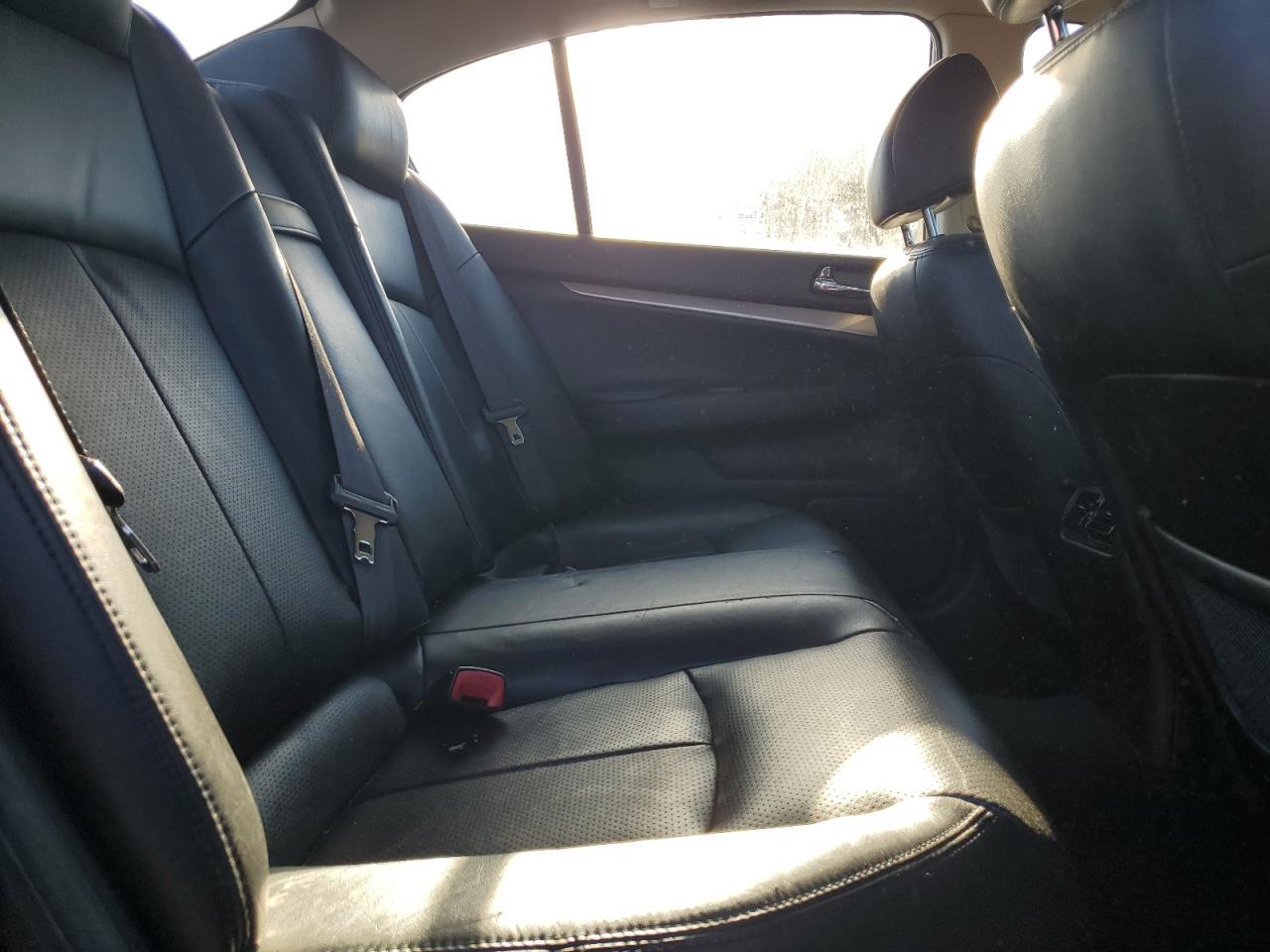 2011 INFINITI G37
