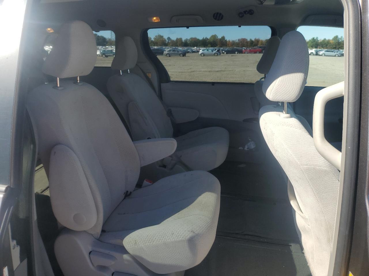 2012 TOYOTA SIENNA