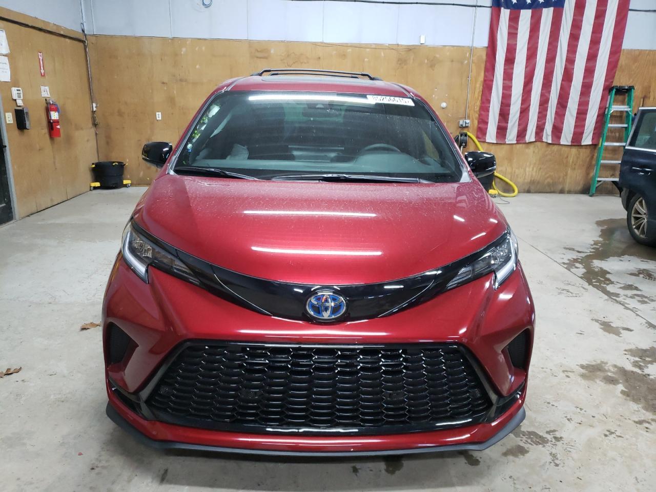 2025 TOYOTA SIENNA