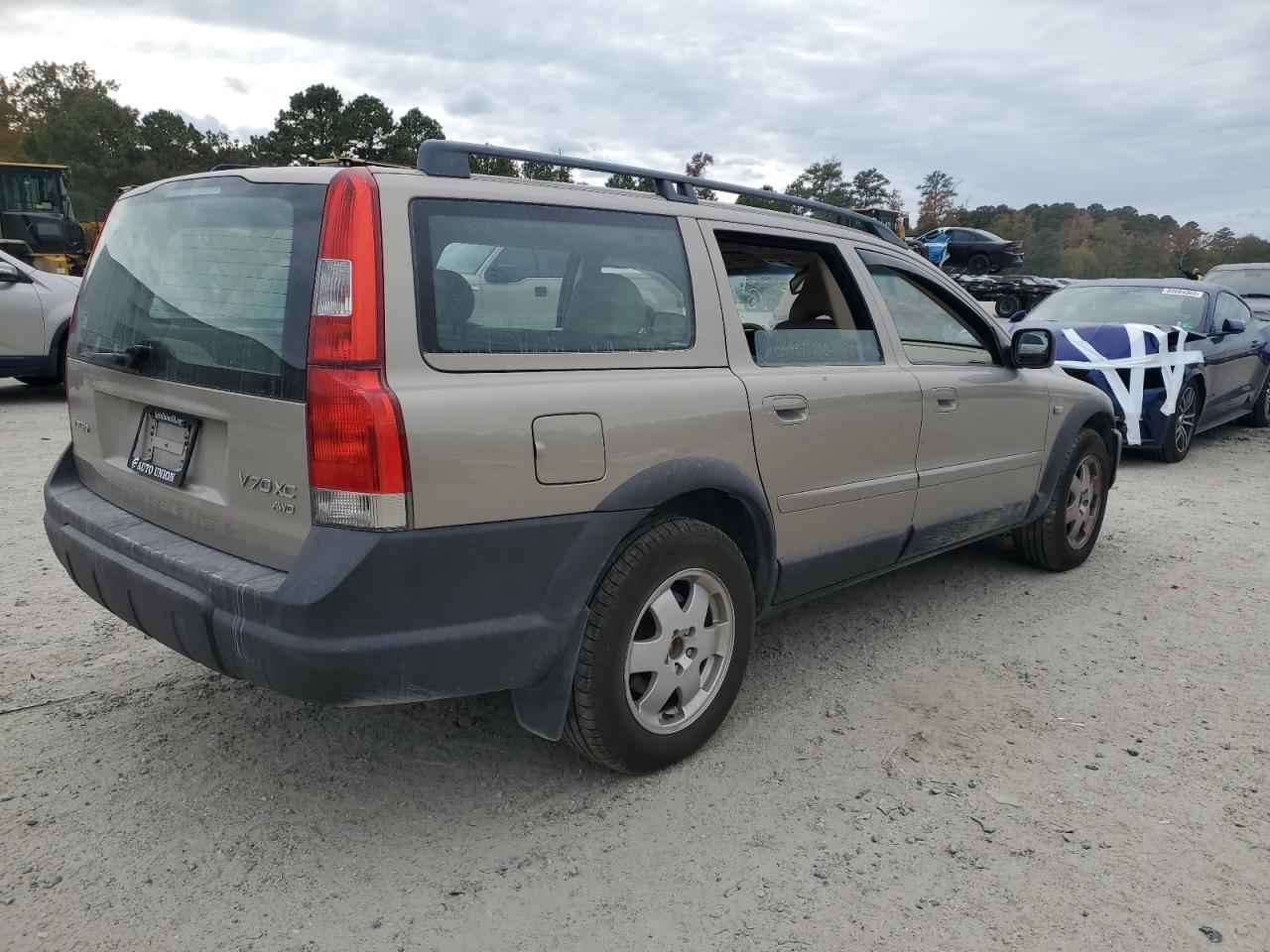 2002 VOLVO V70