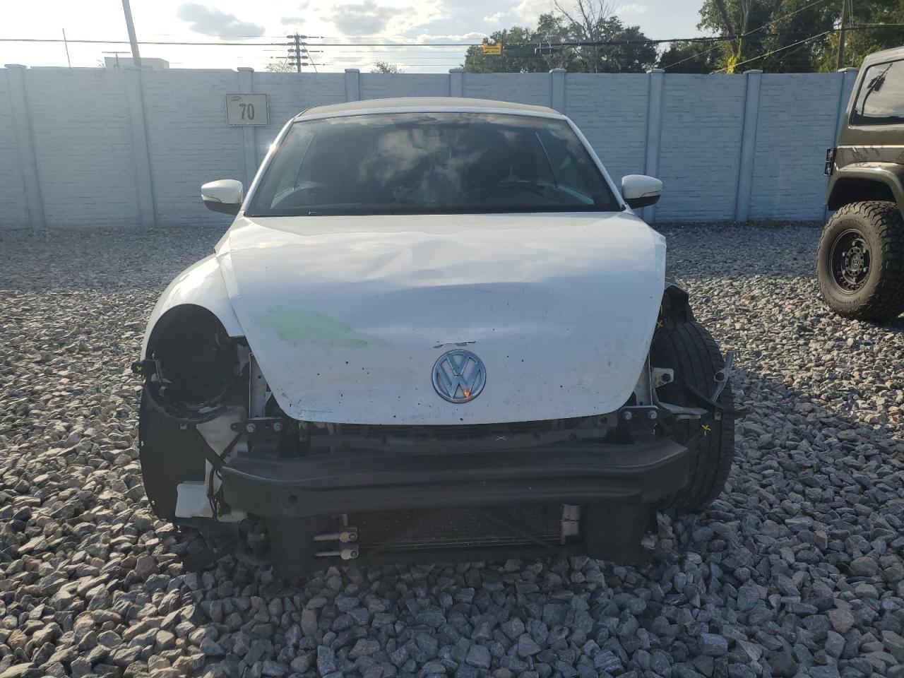 2016 VOLKSWAGEN Beetle