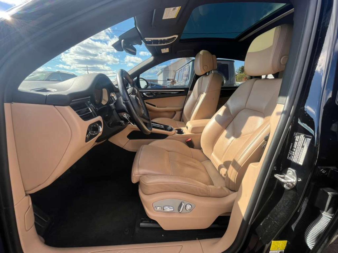 2022 PORSCHE Macan