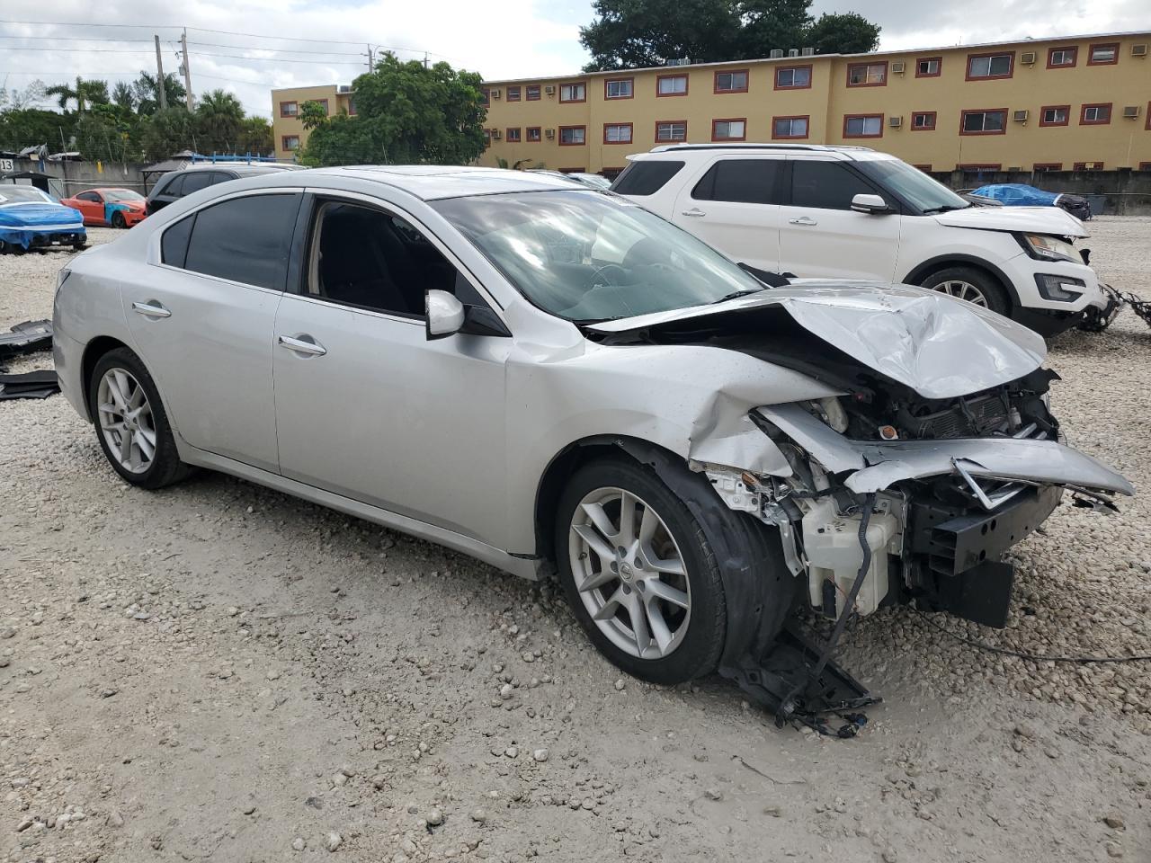 2013 NISSAN Maxima