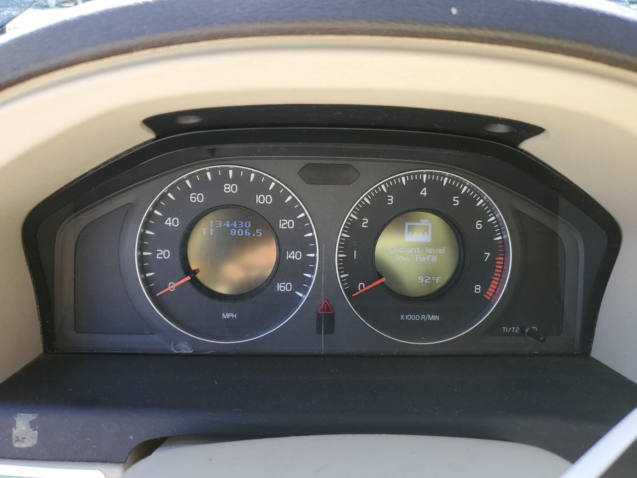 2010 VOLVO V70