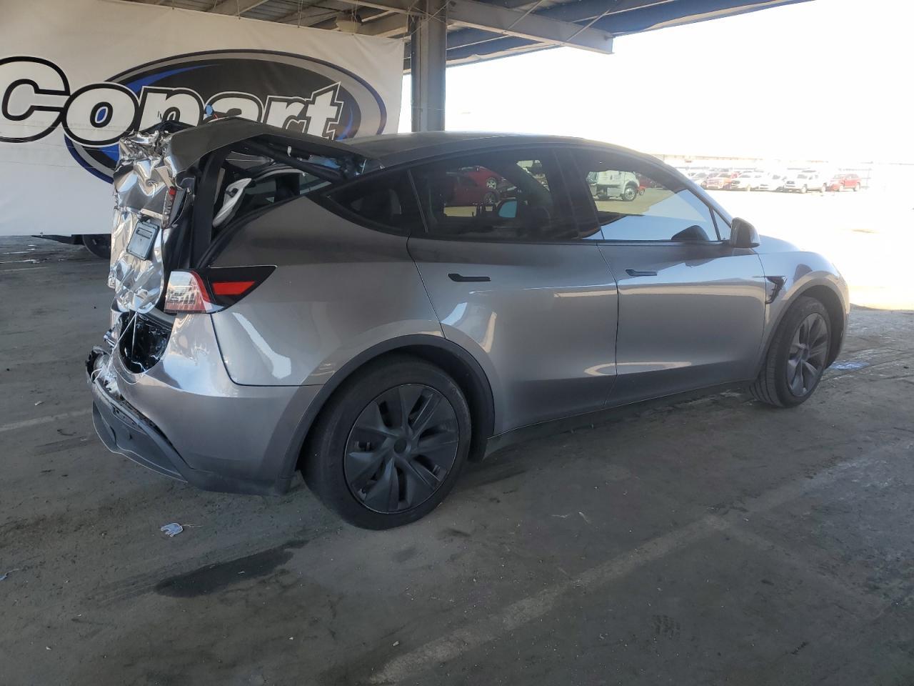 2025 TESLA MODEL Y
